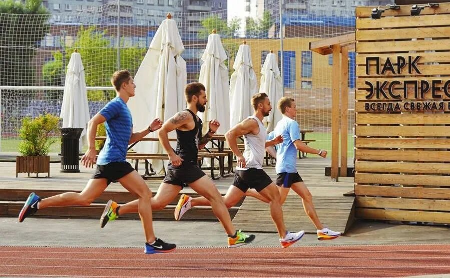 Спорт в парке горького москва. Горьковская спортивная. Бассейн цска калининград. Горьковская спортивная. Спортивная площадка в парке горького.