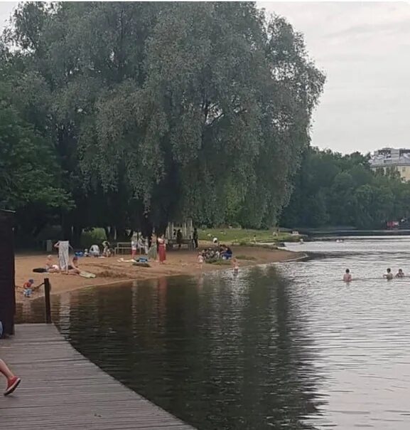 Головинские пруды купание. Парк михалково головинские пруды. Парк михалково головинские пруды. Парк у головинских прудов москва. Головинский пляж.