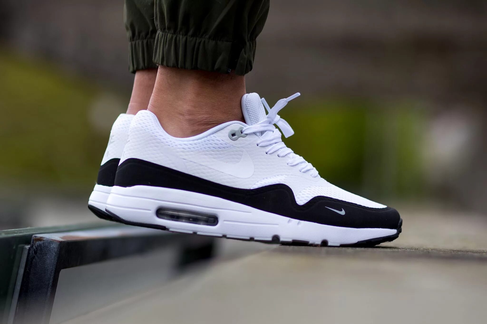 Nike Air Max 1 White. Nike Air Max 1 Ultra Essential. Nike Air Max 1 Black. Кроссовки Nike Air Max 1, White Black.