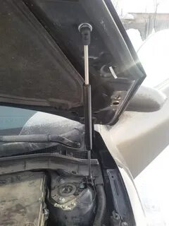 Газовый упор мазда 3