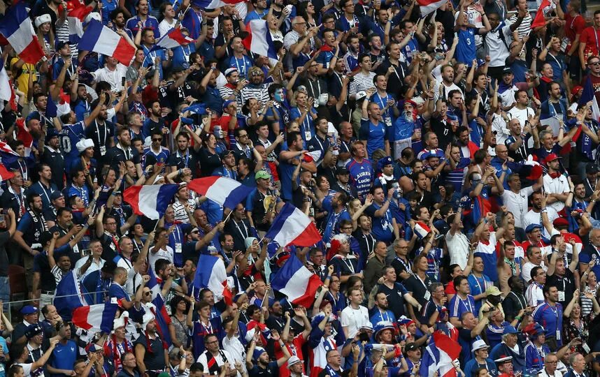 Толпа в 1000000 человек. 170 миллионов людей. Миллион человек посетил. 100 миллионов человек. Клип на воробьевых горах.