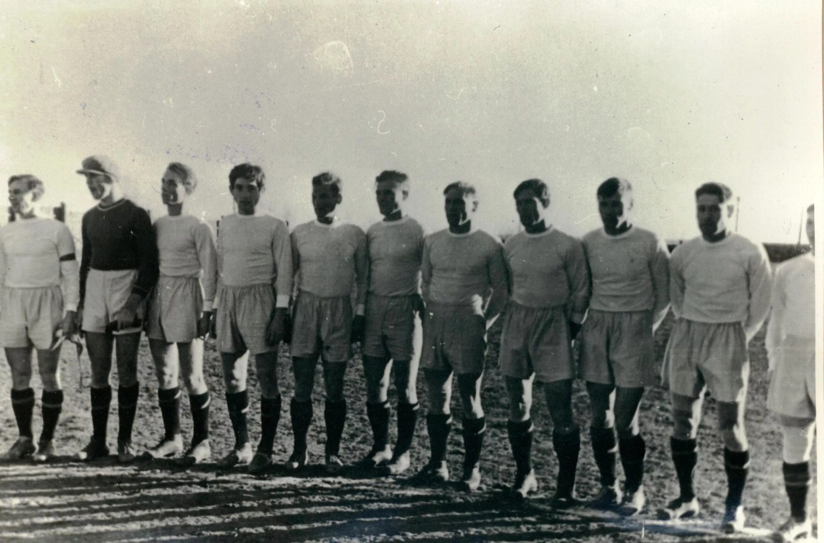 Крылья советов (футбольный клуб, самара). Уругвай - чемпион мира 1930. Первая футбольная команда в петербурге 1911. История футбольной команды. Ярская футбольная команда в 1950 году.