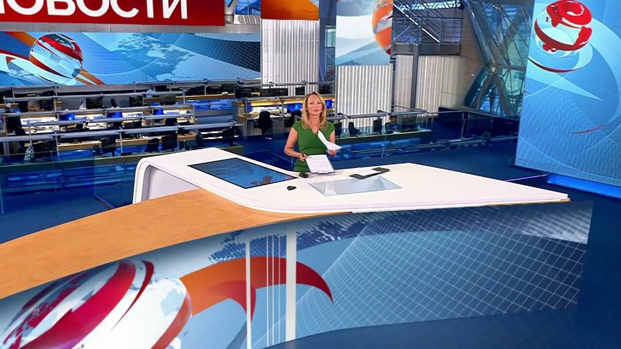 Новостной канал. Заставка новости 1 канал. Новости первый канал 10 августа. Выпуск новостей 1 канал. Ведущие новостей канала 1+1.