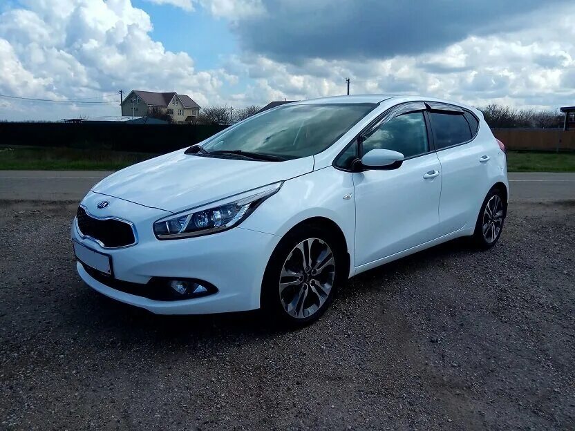 Kia Ceed 2015 белая. Kia Ceed 2015 года белая. Kia Ceed 2015 White. Киа СИД 2015 белый. Кия сид 2015 год