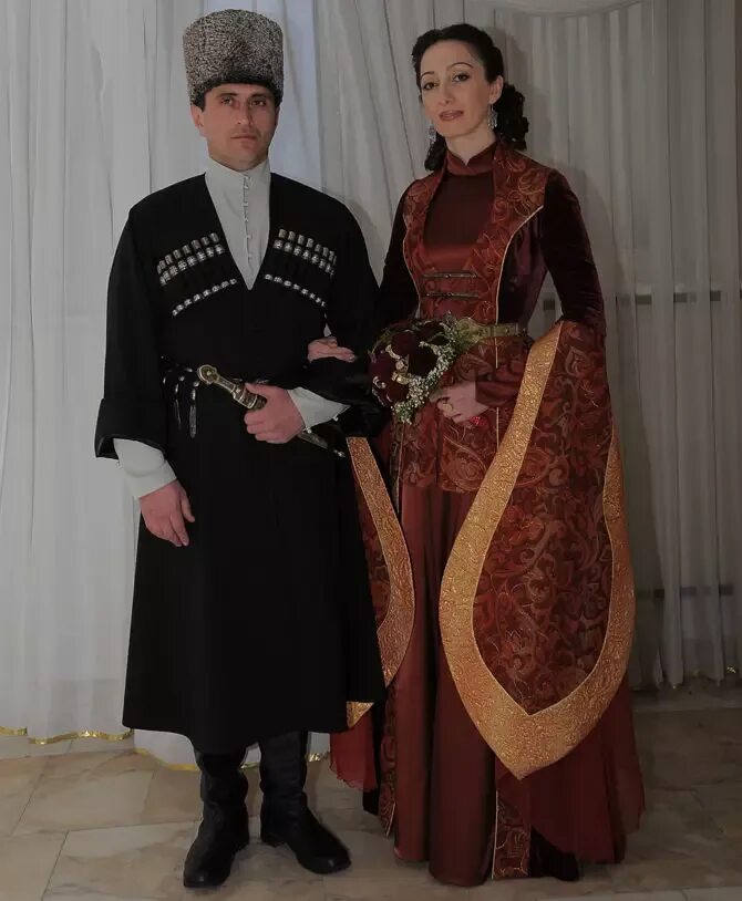 Костюм осетина. Национальный костюм осетинцев. Национальная одежда Северной Осетии. Осетины осетины национальный костюм.