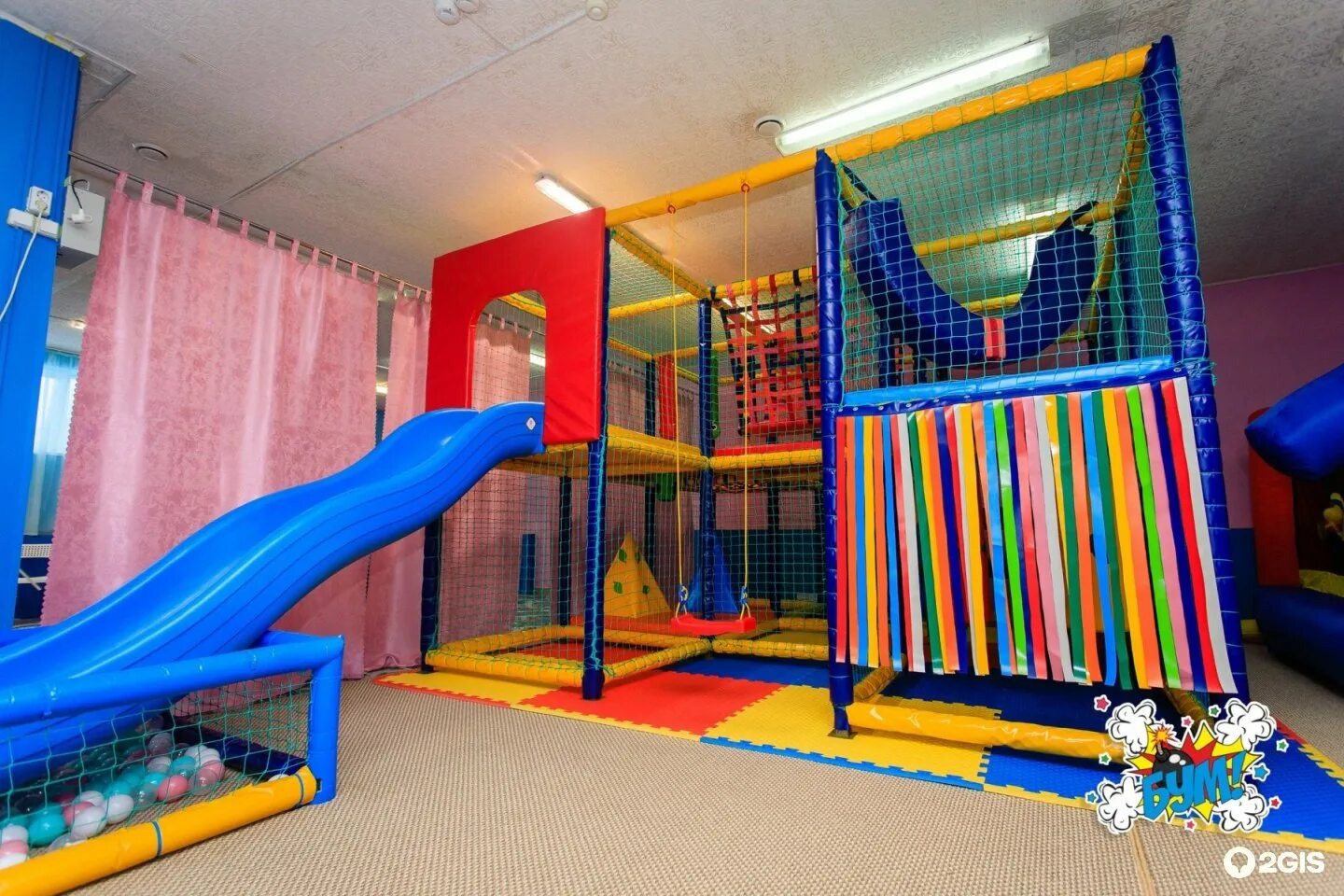 Развлекательный центр для детей омск континент. Игровая комната для детей в омске. Игровая комната в континенте омск. Развлекательный центр для детей омск континент. Страна чудес игровая комната.