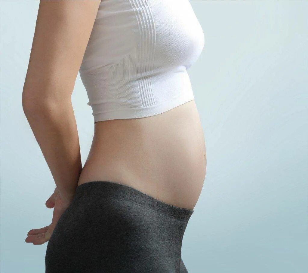 Животик на 5 месяце. Девушка беременна 5 месяцев. Беременная на 5 месяце. Беременные фотосессии на 5 месяце. Живот на 5 месяце беременности.