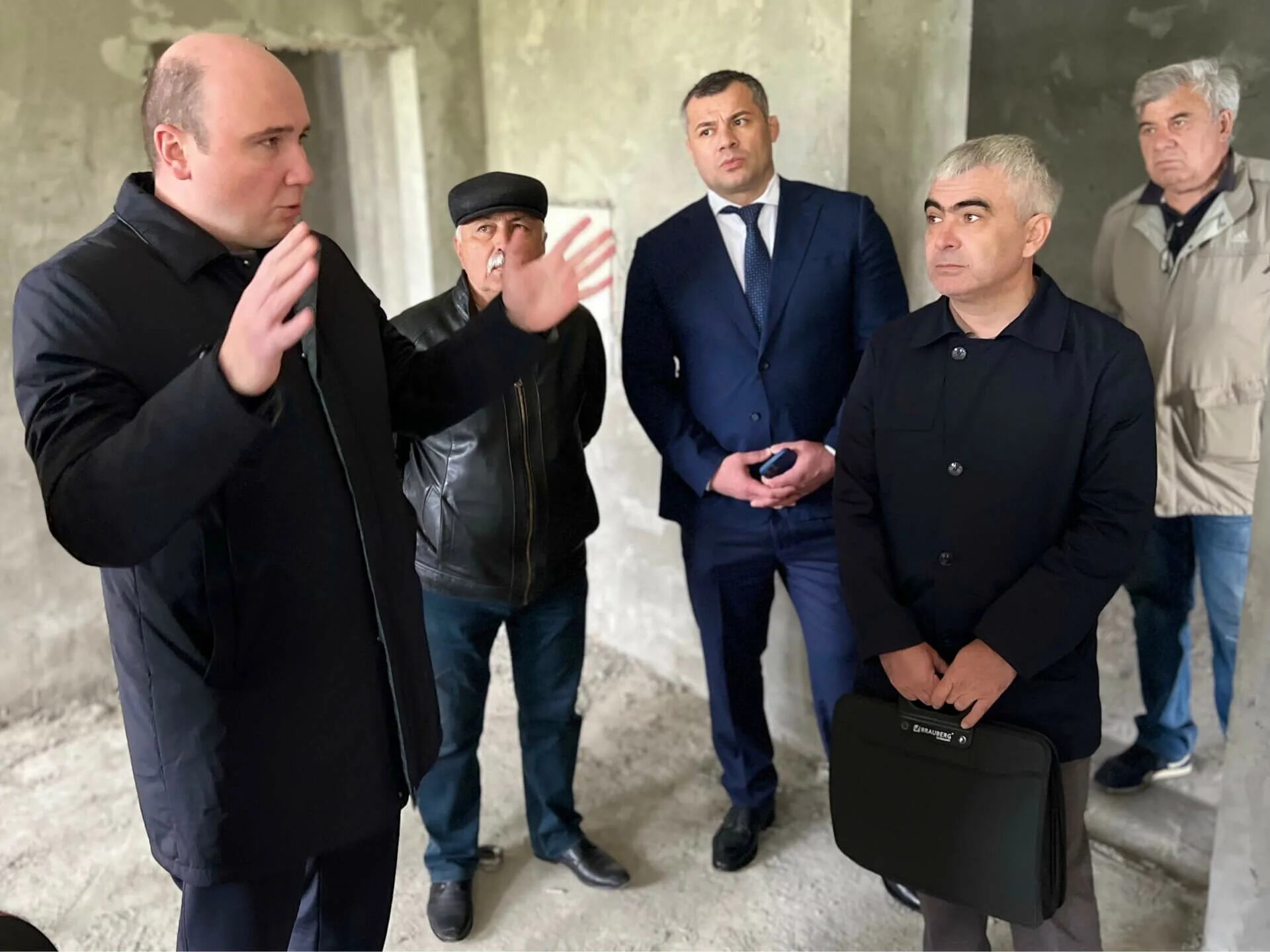 Кчр. Встреча рабочих коллективов. Гордиенко кчр. Гордиенко евгений александрович кчр. Зам председателя правительства кчр гордиенко.