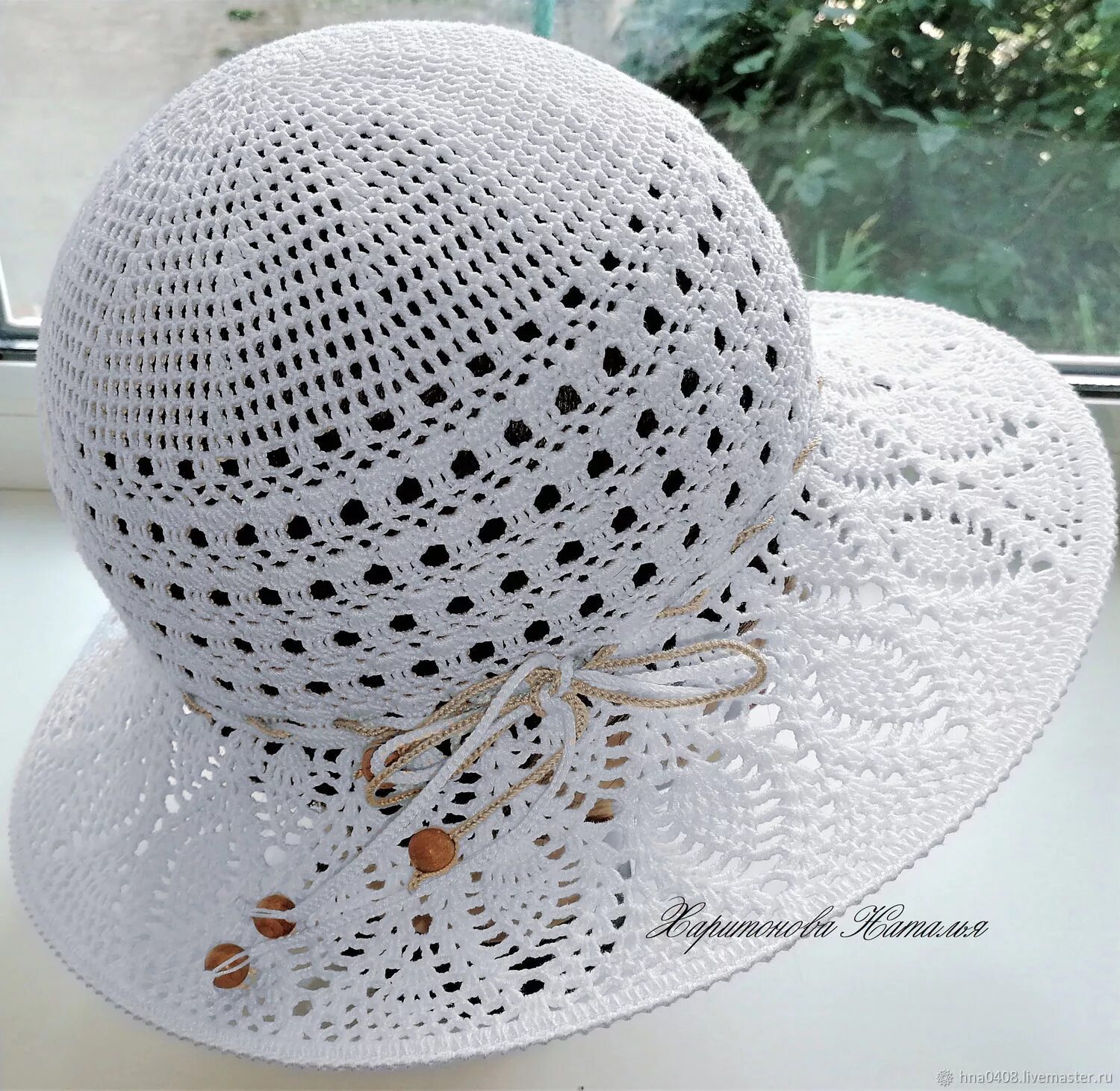 Летняя ажурная шляпка. Шляпка крючком для девочки. Вязаная шляпка для девочки. Ажурная шляпа крючком. Вязаные шляпки крючком.