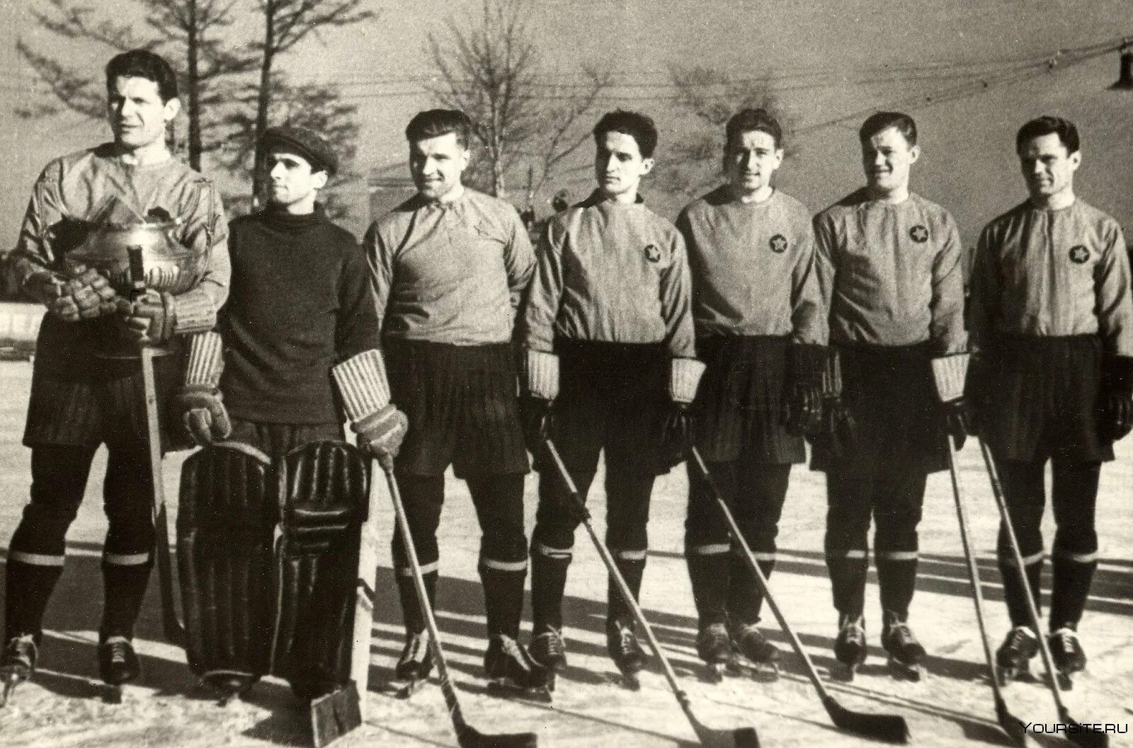 Первая хоккейная команда. Хоккейная команда 1904 Канада. Чемпионат СССР хоккей 1946. Хоккейная команда ВВС Василия Сталина.