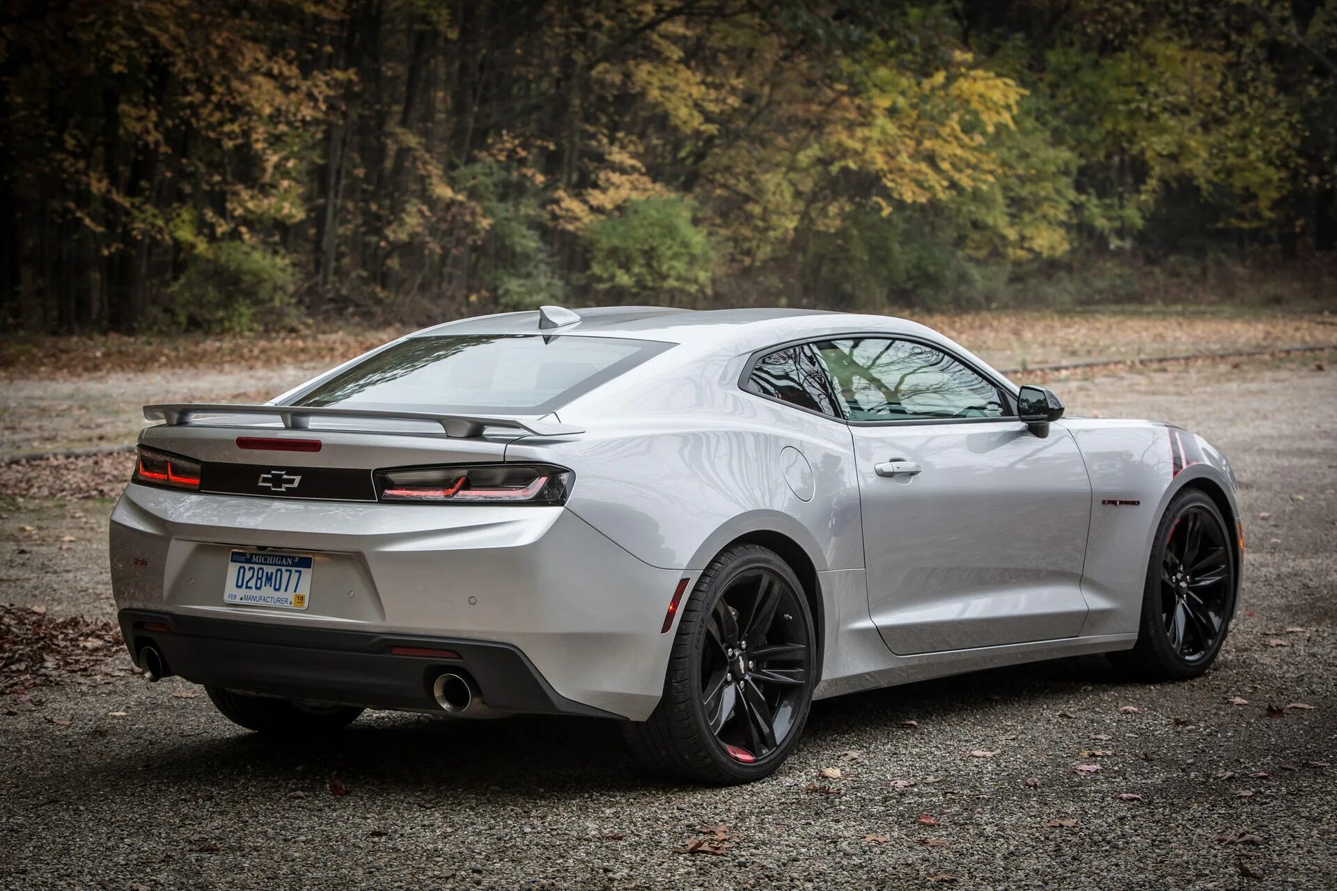 Chevrolet camaro 2018 2023. Chevrolet camaro zl1 2020 салон. 2018 chevrolet camaro zl1 1le. Шевроле камаро 2020. Камаро новый 2023.