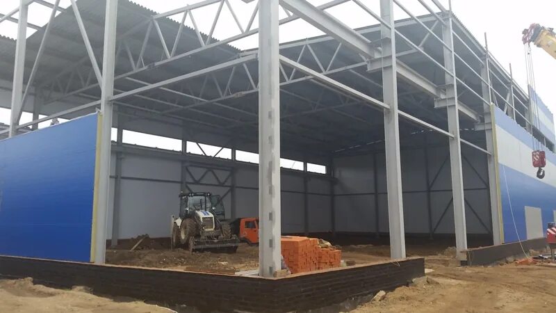 Строится цех. Цех горячего цинкования. Металлокаркас ангара под сэндвич панели. Крытые складские помещения. Производственные ангары.