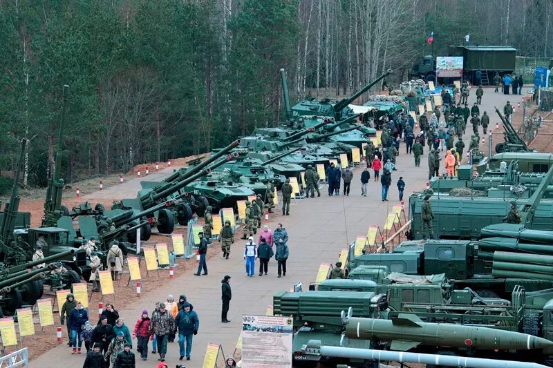 Войска в городе луга. Луга город полигон. Лужский общевойсковой полигон. Полигон Луга Ленинградская область. Воинская часть 02561 город Луга Ленинградская область.