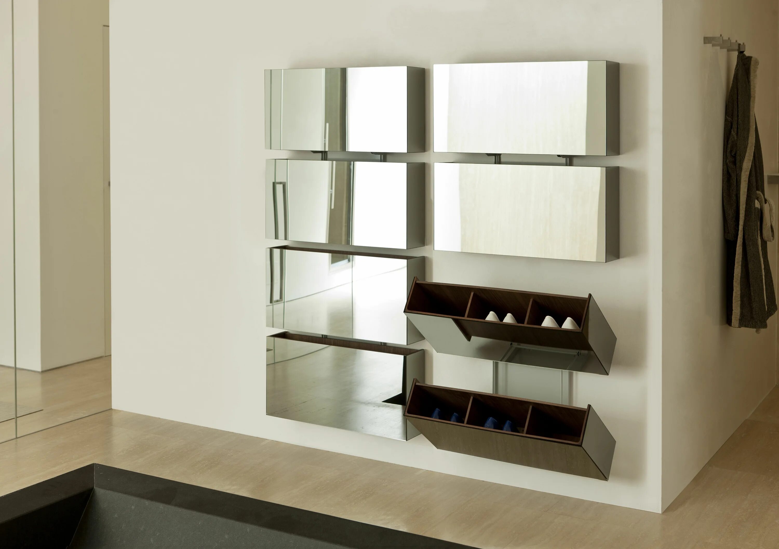 полка зеркало ванная лофт. полка под зеркало в спальню. полки из зеркала. зеркальные полки. зеркало с полками в ванную комнату.