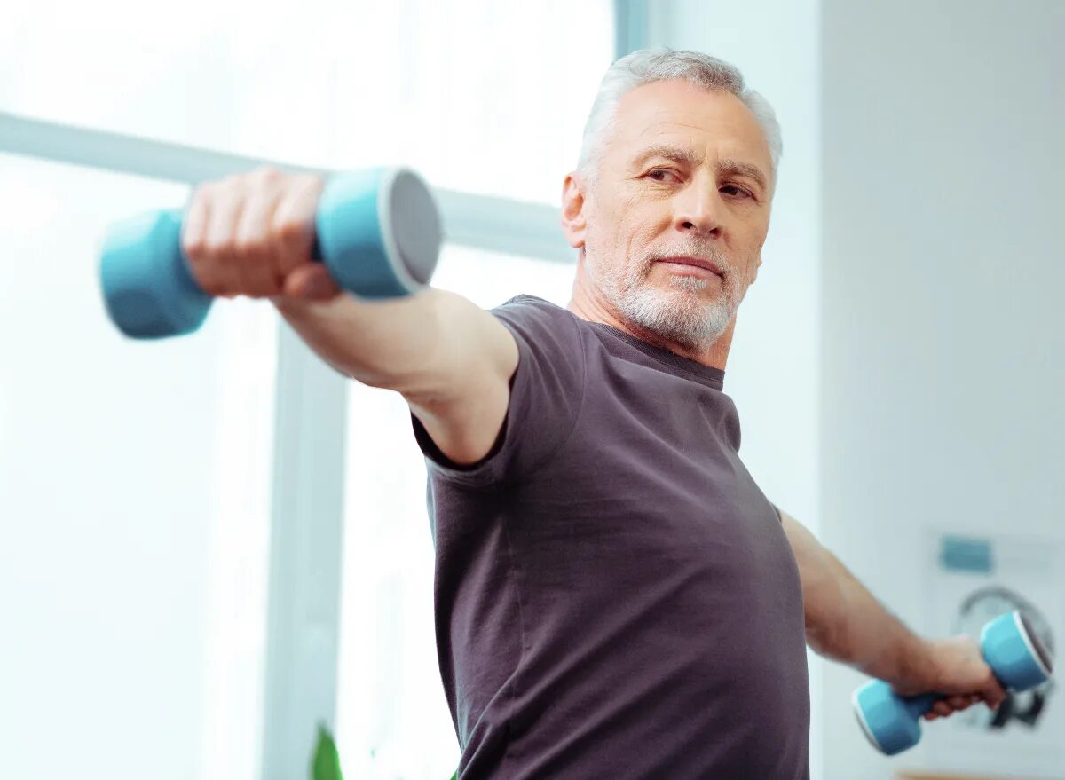 Здоровье мужчины в 60. Пожилой мужчина. Здоровый образ жизни мужчины. Пожилой мужчина спорт. Активный образ жизни пожилых людей.