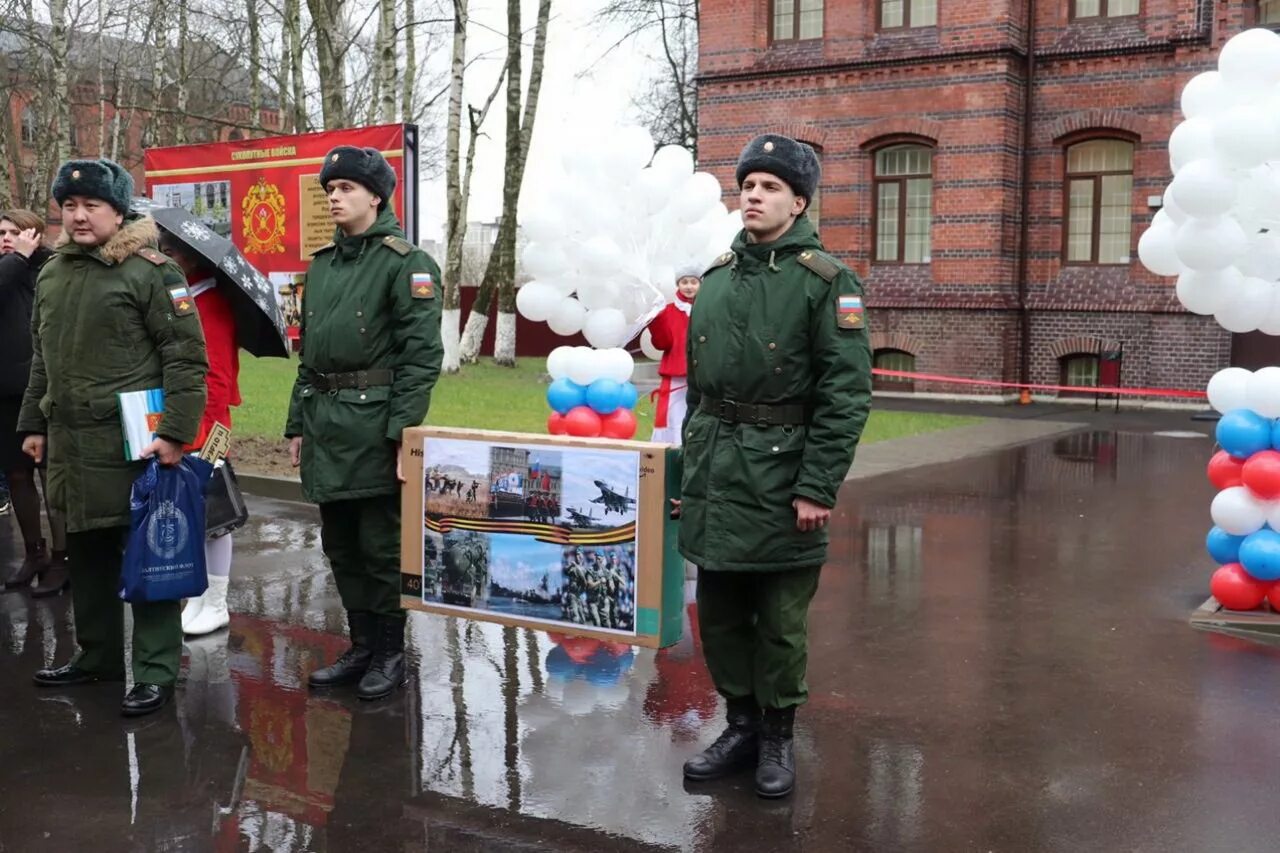 Гусев калининградский новости сегодня. Город Гусев Калининградской области Военная часть казарма. Военный городок Гусев Калининградская область. Казармы Гусев Калининградская область. Военный городок города Гусева.