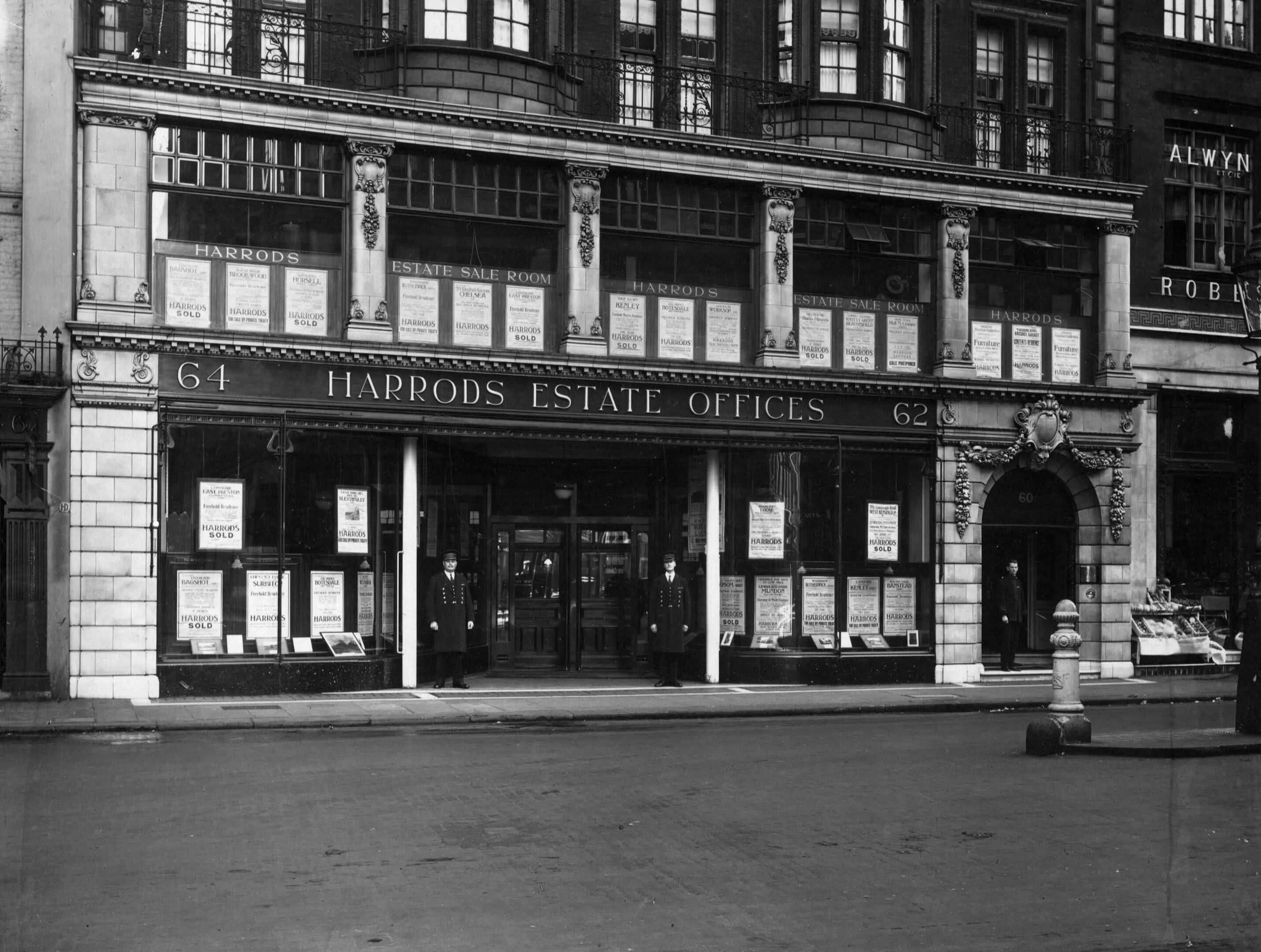 Универмаг в лондоне. Магазин harrods в лондоне. универмаг harrods. лондон магазины 19 век.