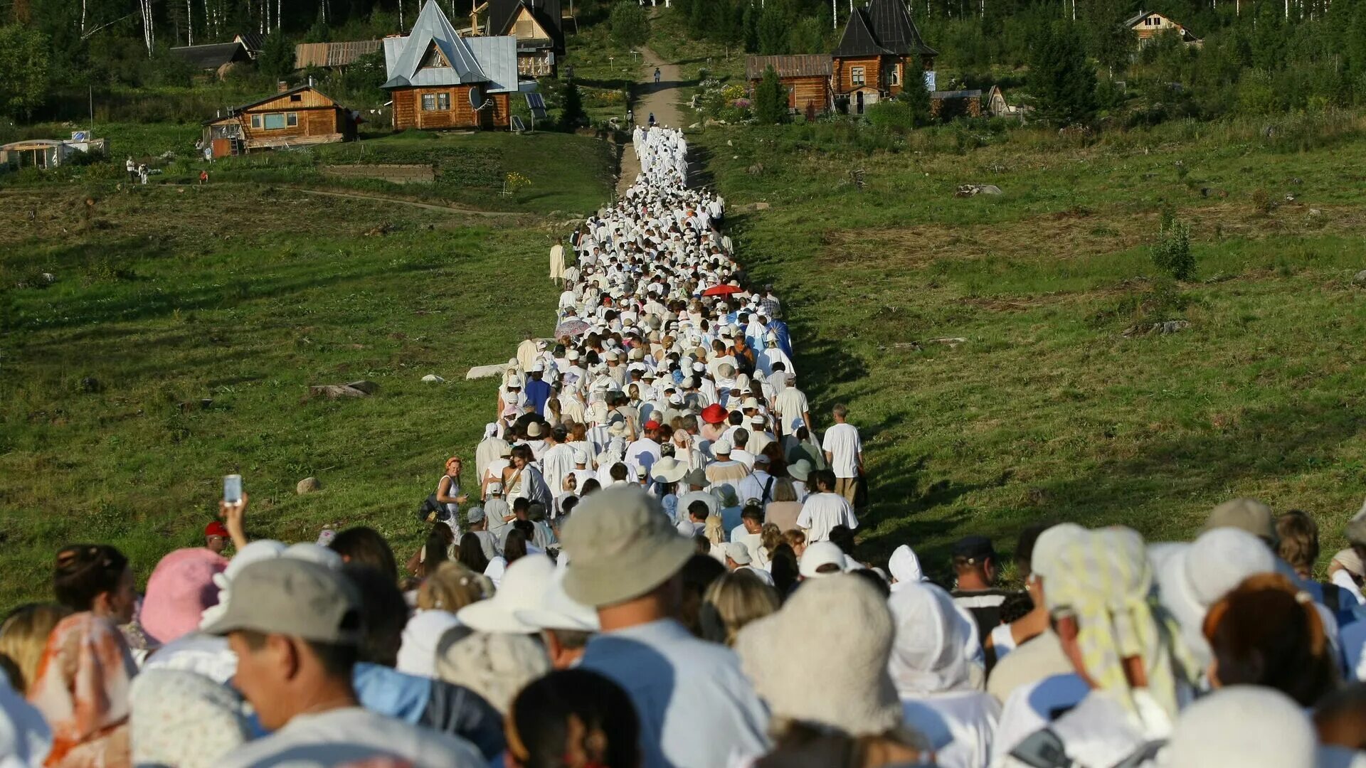 Жизнь в соседской общине. Община виссариона город солнца. Община годы существования. Община годы существования. Община виссариона город солнца.