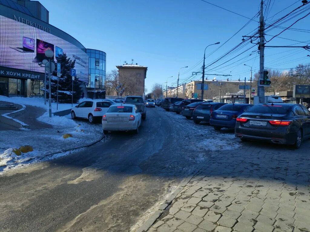 Трц пирамида волгоград. Автомобильная парковка волгоград. Улица михаила балонина 11 волгоград. Автостоянка волгоград на кирпичном. Рокоссовского 2 волгоград.