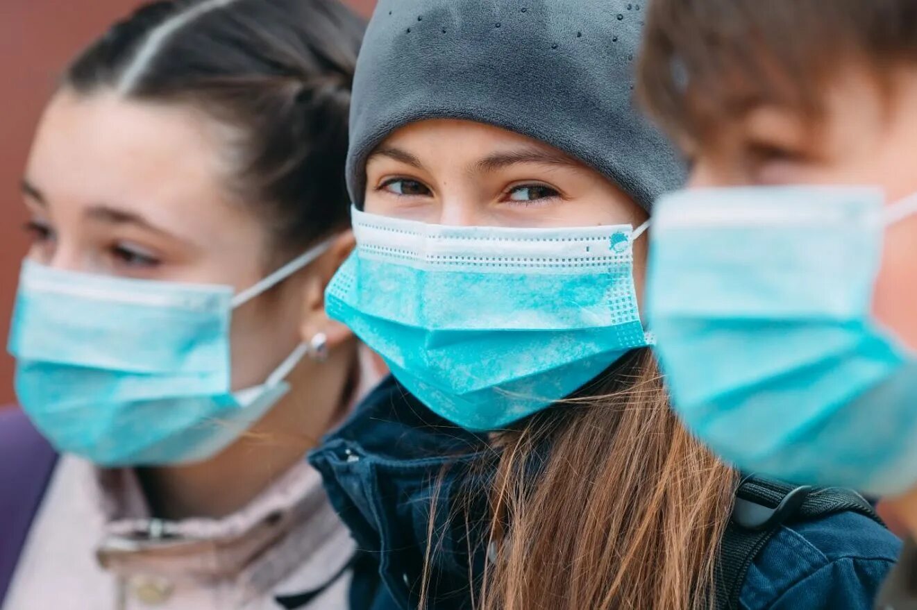 Надевайте медицинскую маску. Объявление о ношении масок. Масочный режим объявление. Масочный режим. Маска медицинская.