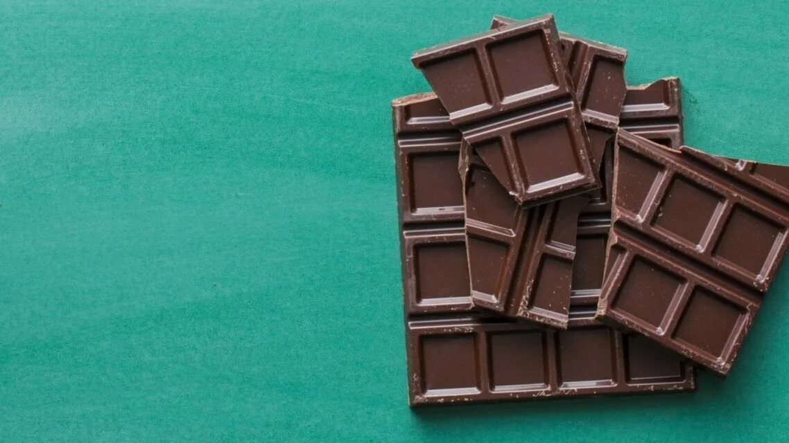 Шоколадка звук. Плиточный шоколад. Шоколадная плитка. Красивый молочный шоколад. Шоколадка звук.