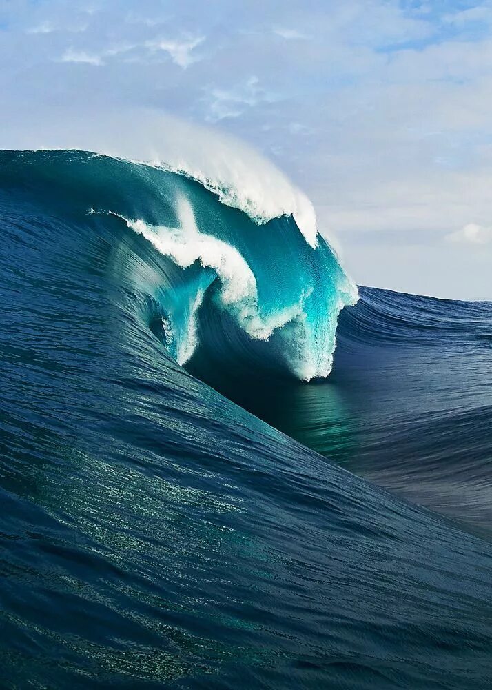 Волны прибой. Море волны пляж. Море стоит за волной волна. Красивые волны на море. Море стоит за волной волна.