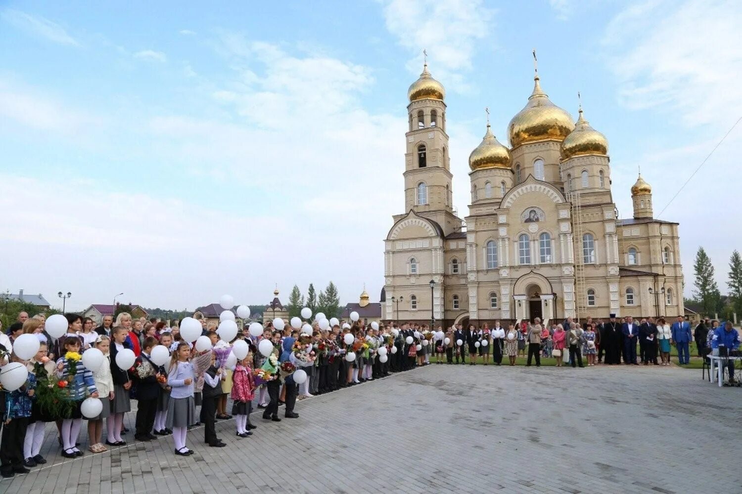 Духовно православный центр. Храм Вятский Посад в Орле. Православный центр в Орле Вятский Посад. Православная гимназия Вятский Посад. Гимназия Вятский Посад Орел.