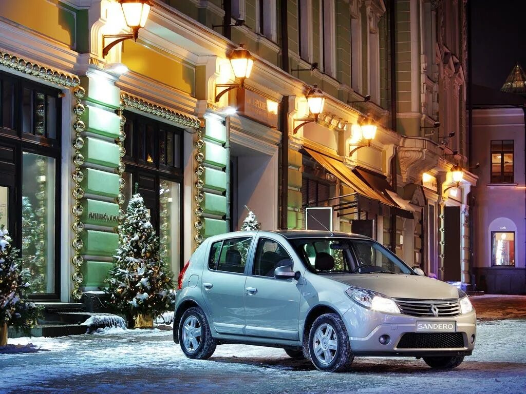 Renault sandero 1 поколение. Сандеро 1 поколение. Renault Sandero первого поколения. Сандеро отель. Рено Сандеро 1 поколения фото.