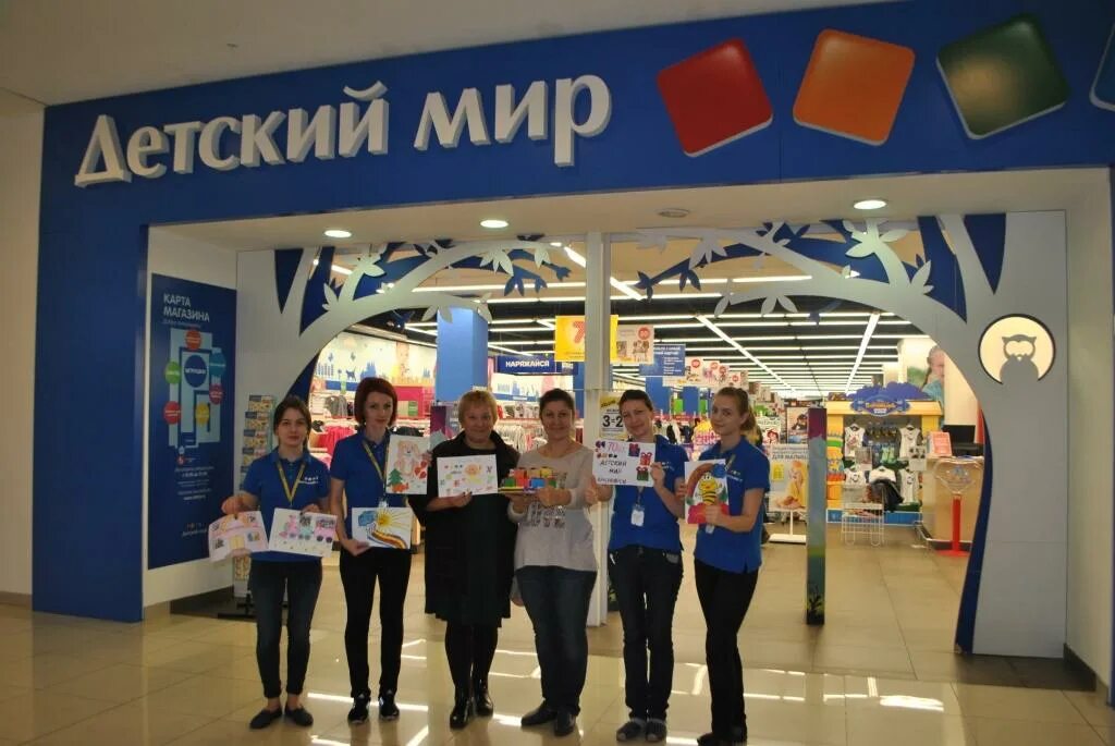 Веселый интерьер магазина "Детский мир" в Москве