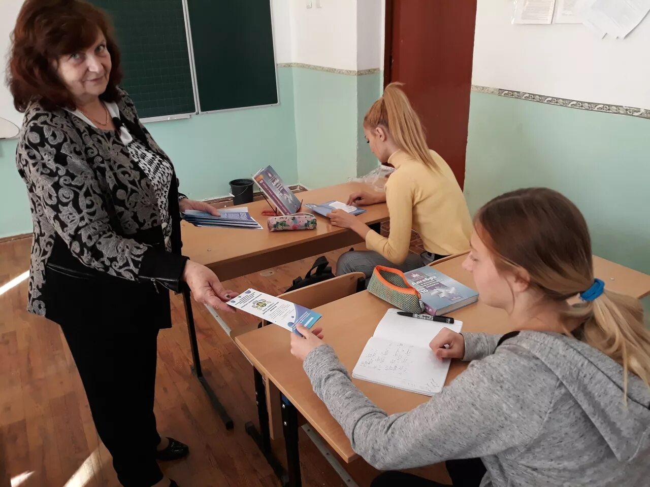 Перовская школа гимназия симферопольский. Перовская школа гимназия симферопольский. Перовская школа гимназия симферопольский. Трехпрудненская школа гимназия. Элжур перовская школа гимназия.