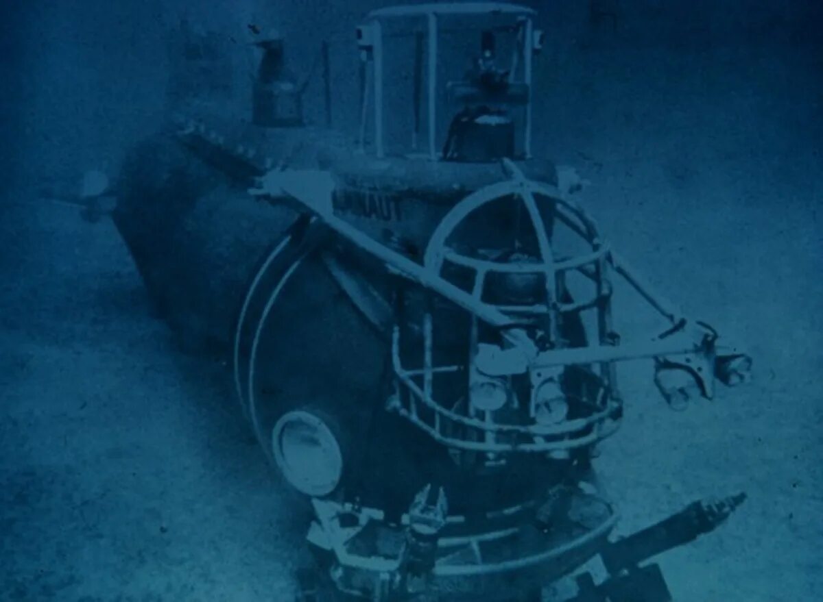 Какое атомное судно появилось первым. Глубоководный аппарат Алюминаут. Подводный аппарат Алюминаут. Жак Ив Кусто подводные лодки. Советский Батискаф.