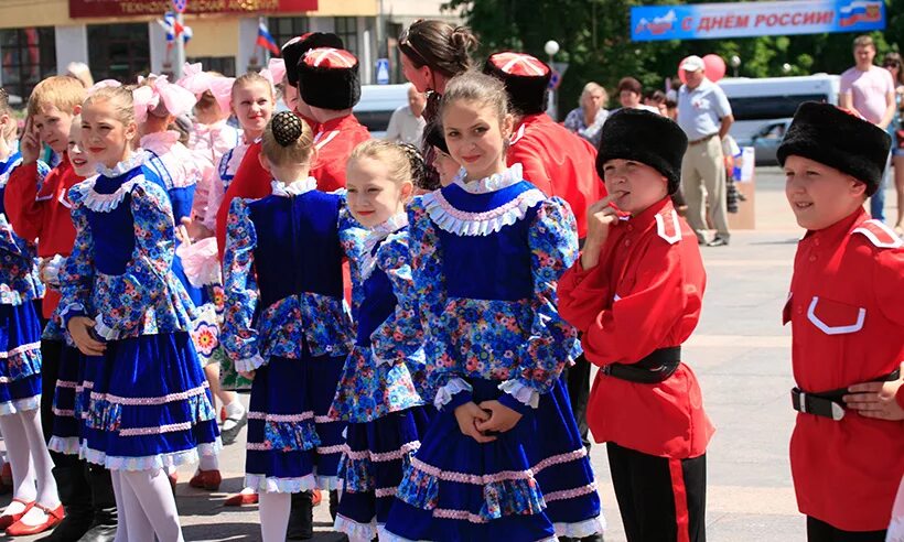 Брянск народ. Жители Брянска фото. День России Брянск фото. Народы брянской области