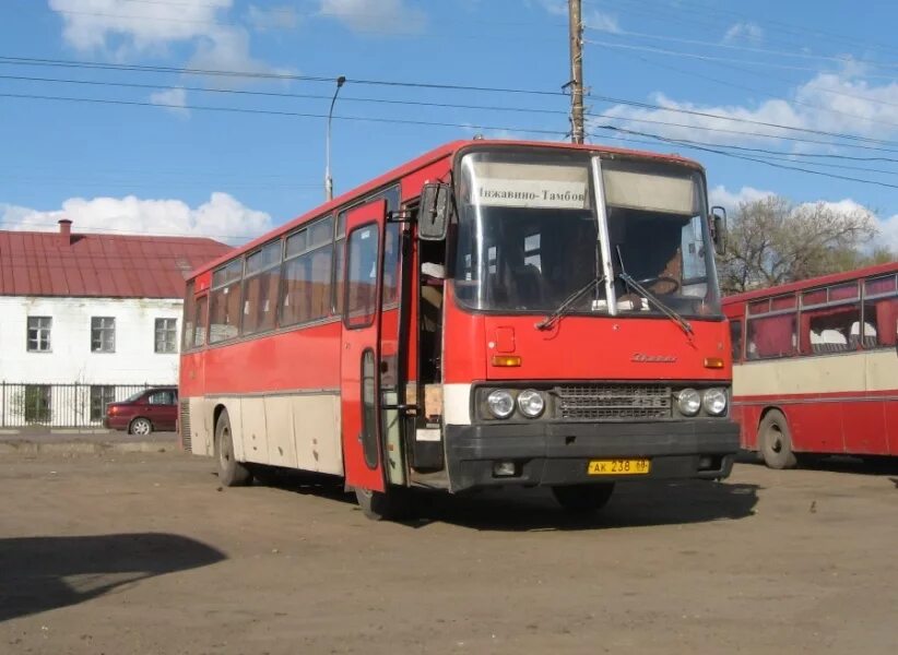 Купить билет на автобус тамбов автовокзал северный. Автовокзал Северный Тамбов. Икарус 256 Спасск Дальний. Икарус 256 в Бутурлиновке. Тамбовский автобус Икарус.