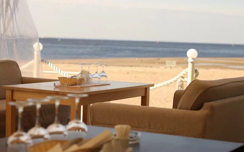 Роял бич крестовский. Ресторан на крестовском острове роял бич. Royal beach крестовский остров. Роял бич ресторан санкт-петербург. Royal beach, крестовский остров, южная дорога 14.