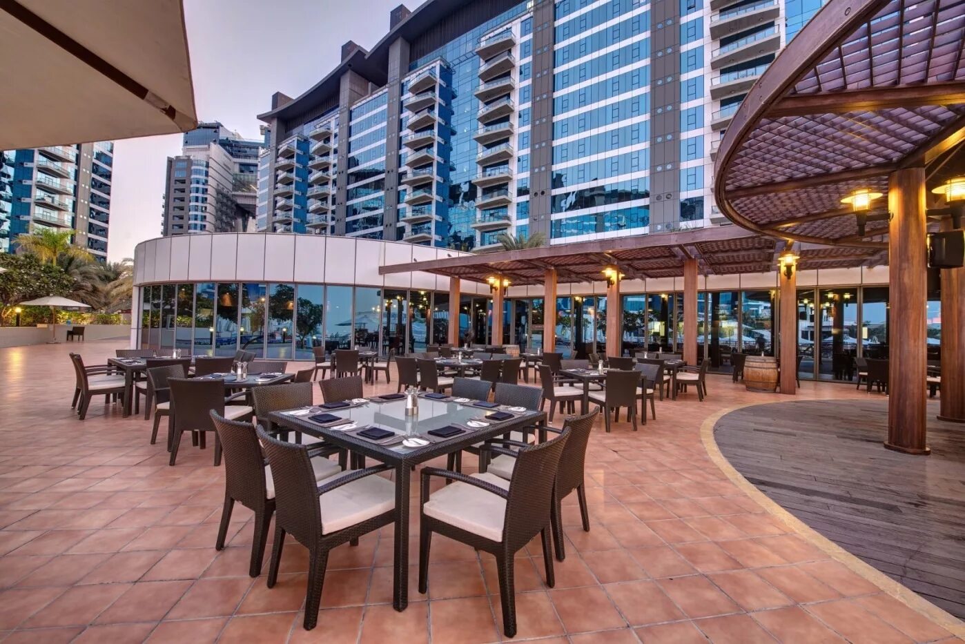 Дубай отель dukes. Royal hideaway hotel дубай. Отель дукес пальм дубай. Отель дукес дубай. Dukes dubai.