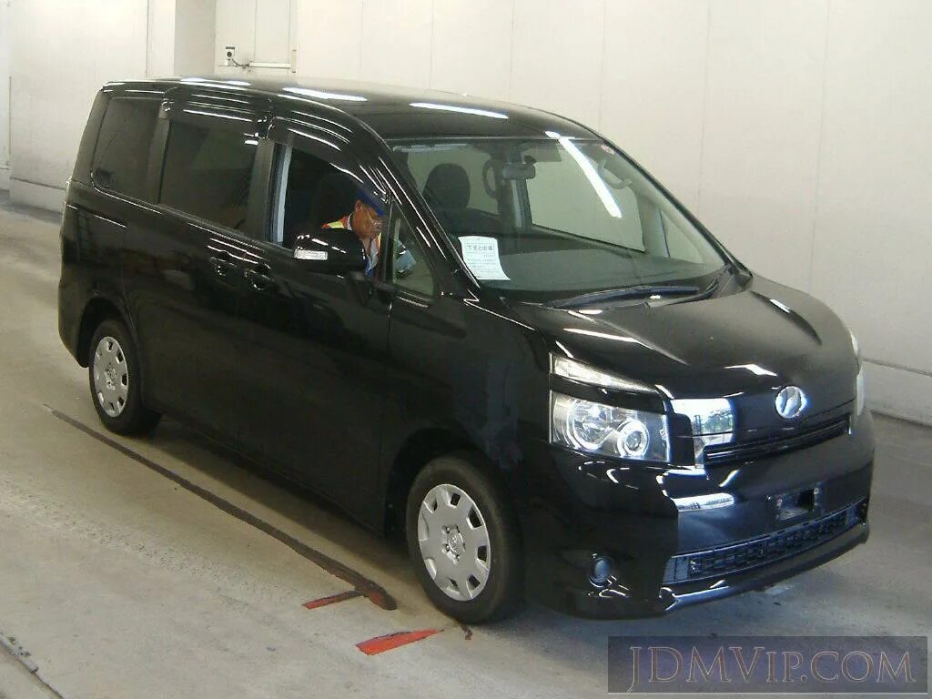 Toyota voxy 2007 - 2010. Toyota voxy 2010 r70. тойота вокси 2012 г фиолетовый цвет. дром тойота вокси 3е поколение. тойота ноах 2009.