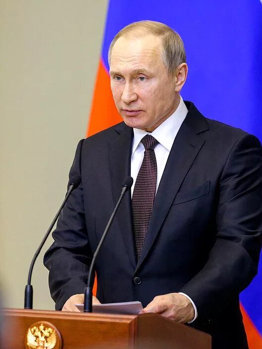 путин владимир владимирович подмигивает. путин заявил. покажи председателя. владимир путин смеется. путин жесты.