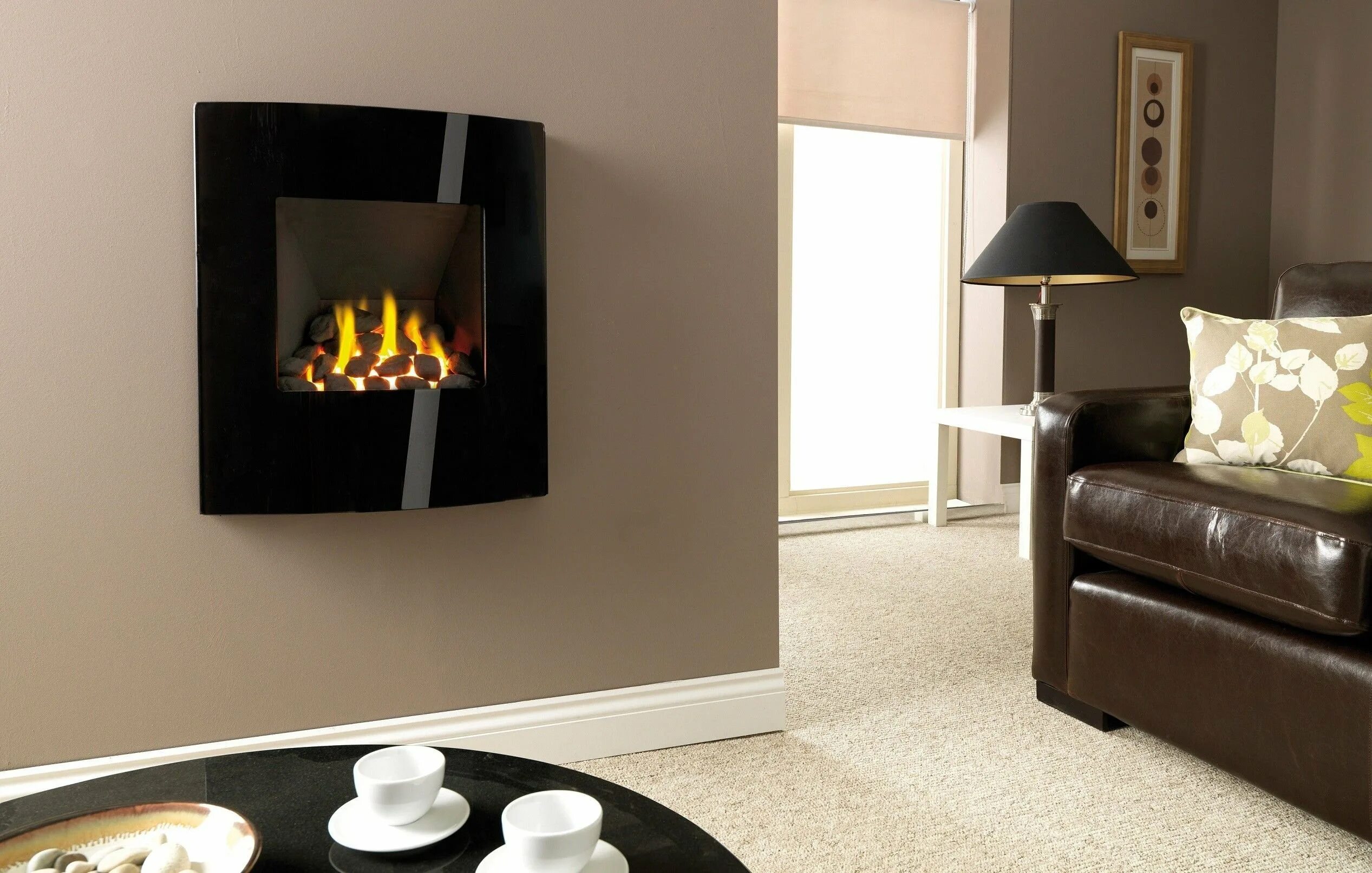 гостиная в коричневом цвете. картина на стене кофейного цвета. кофейный цвет стен в интерьере. кофейные стены. кофейные стены.