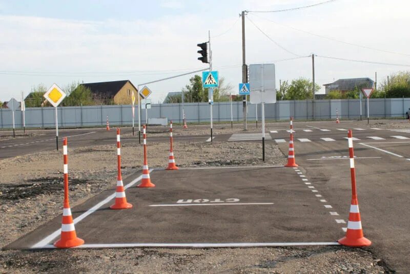 Автодром Тольятти Воскресенская 16. Зеленая волна Кемерово автодром. Площадка для вождения. Стойки для автодрома. Мвд стрелка 4б