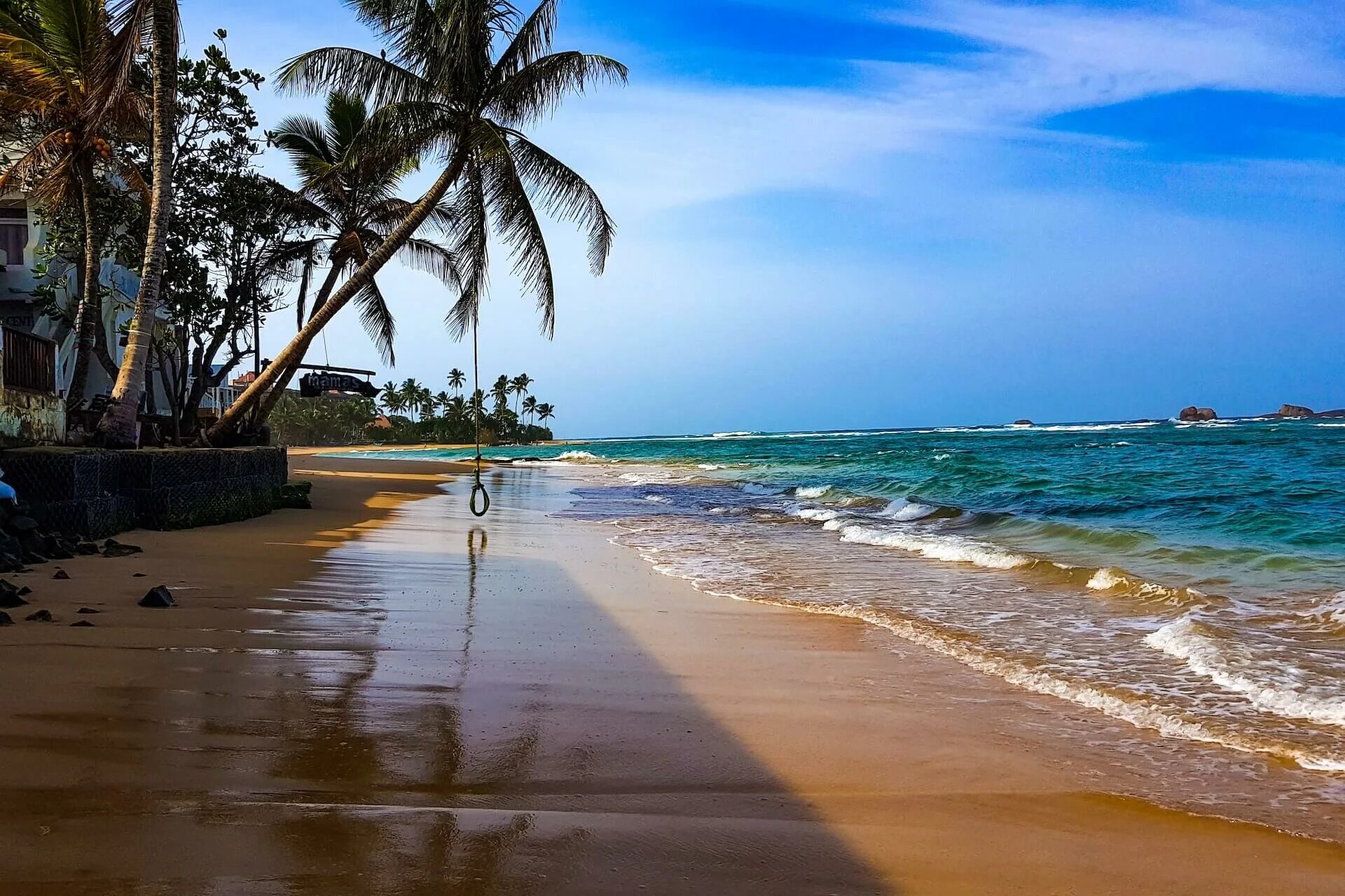 Сколько можно на шри ланке. Хиккадува Шри Ланка. Пляж Хиккадува Шри Ланка. Пляж Хиккадува Хиккадува. Океан Хиккадува.