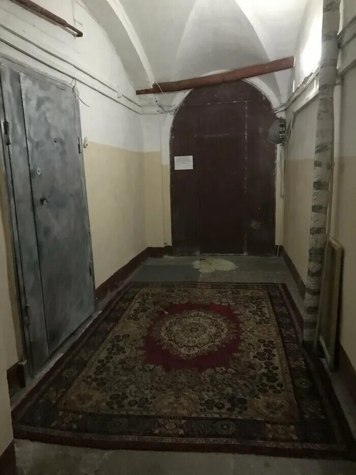 Парадная и подъезд в чем разница. Парадная от подъезда. подъезд или парадная прикол. парадные и подъезды приколы. подъезд и парадная разница.