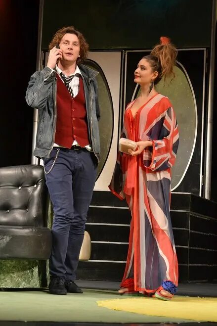 Очень женатый таксист спектакль театр сатиры. Слишком женатый таксист. Слишком женатый таксист театр сатиры. Слишком женатый таксист спектакль актеры театр сатиры. Семен лопатин театр сатиры.