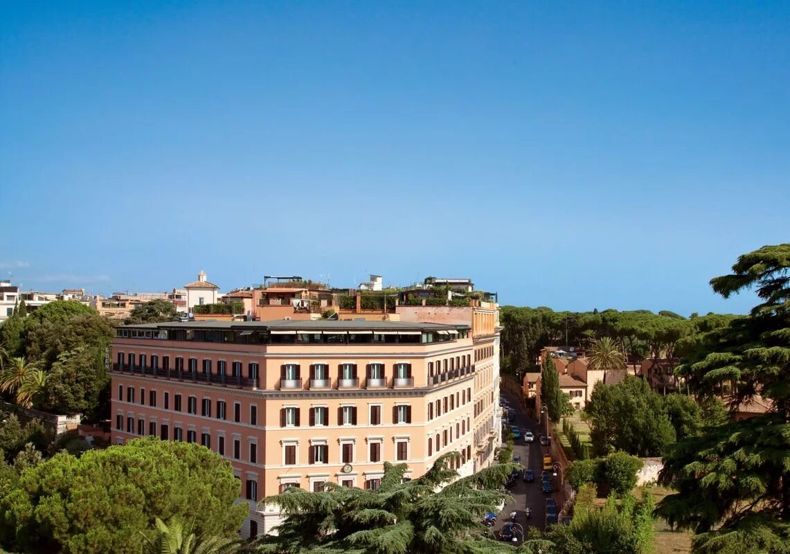 Отель континенталь в риме. Рим хотел. Hotel palazzo manfredi. Рим балкон гостиница колизей. Отель экседра рим.