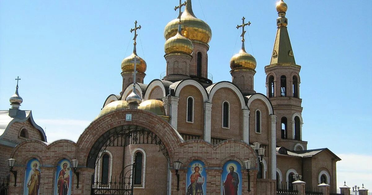 Церкви города новотроицка оренбургской. Храм город новотроицк. Новотроицкая церковь. Новотроицкая церковь. Церковь новотроицк.