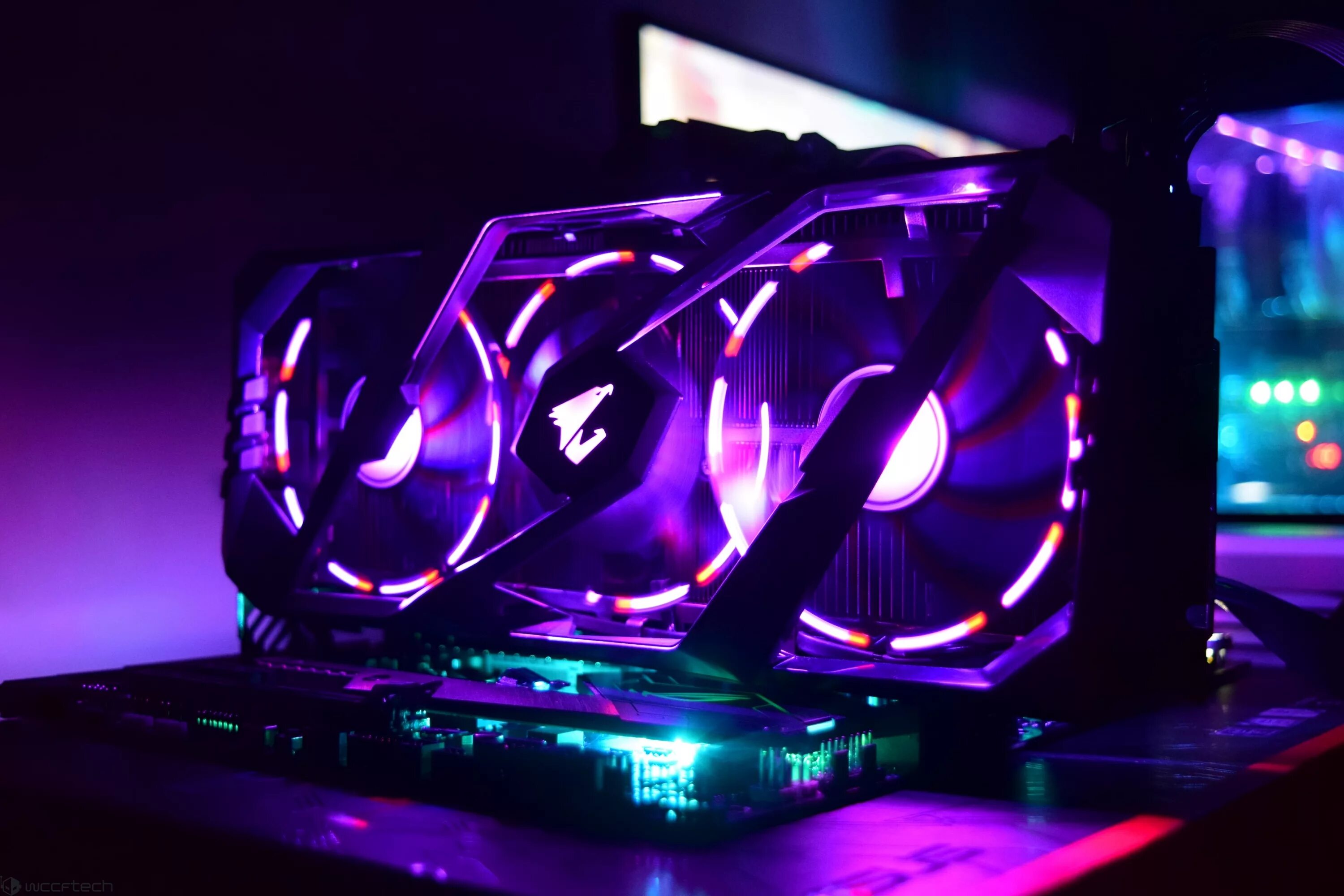 Видеокарта светится. Gigabyte AORUS rtx2080. Видеокарта RTX 2080 super. Gigabyte AORUS RTX 2080 super. RTX 2080 AORUS.