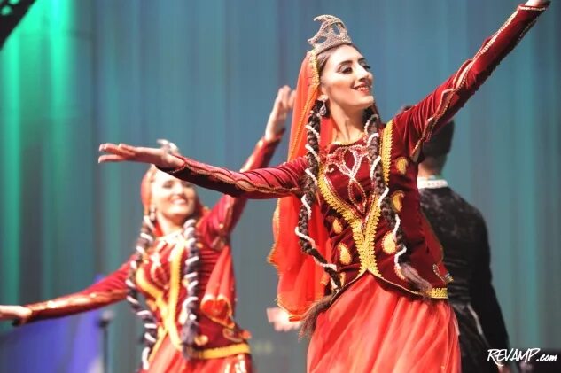 Национальные танцы Азербайджана. Азербайджанский танцевальный костюм. Азербайджанский народный танец. Азербайджанский женский танец. Танцы азербайджана