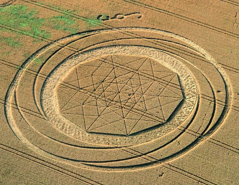 таинственные знаки на полях. круги на полях земля. круги на полях земля. знаки на полях краснодарский край. круги на полях воронеж 2020.