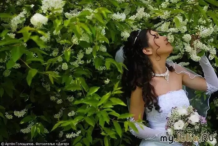 Белой белой черемухи цвет обрывает бессовестно