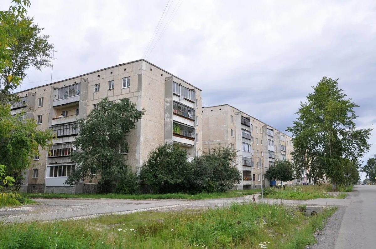 Купить квартиру в полевском северная часть. Город Полевской 2 микрорайон. Свердловская область,город Полевской микрорайон 2,дом 13. 2 Микрорайон 2 Полевской. Полевской Южная часть.