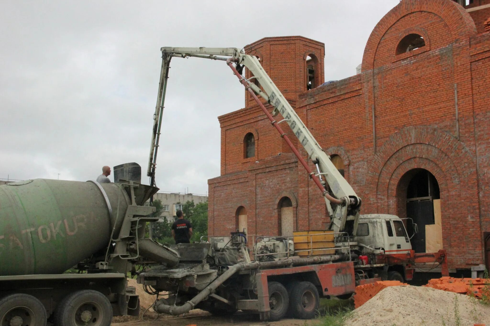 Бик 040507886. Строители храма. Свод купола в храме строительство. Трехкупольная звонница у храма. Звонница Церковь Латвия фото.